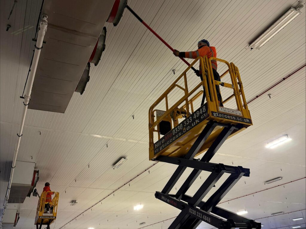 Domino’s Milton Keynes HQ nternal High Level Deep Clean